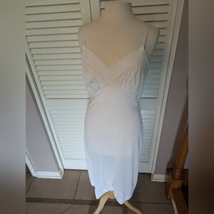 Val Mode full slip vintage lingerie nightgown sexy embroider 36 tall granny core